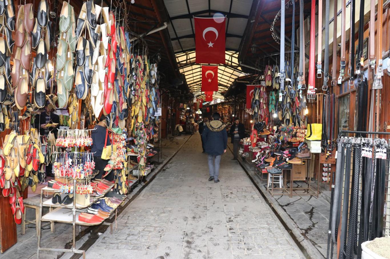 Asırlardır çekiç seslerinin susmadığı Bakırcılar Çarşısı sessizliğe büründü